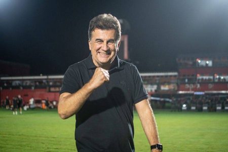 Fábio Mota é reeleito presidente do Vitória