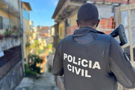 Homem é preso após assaltar escola de inglês em Salvador