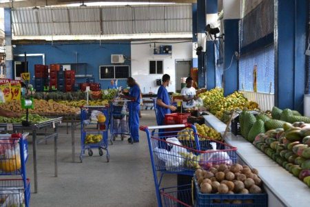 Interdição repentina do Mercado do Ogunjá gera revolta entre comerciantes: “Que ditadura é essa?”
