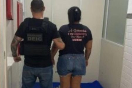 Suspeita de tráfico é presa após tentar fugir durante operação policial na Bahia