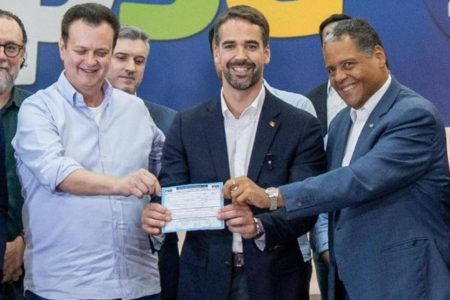 Eduardo Leite diz ser pré-candidato à presidência pelo PSD: “Quero contribuir com o Brasil” Eduardo Leite diz ser pré-candidato à presidência pelo PSD: “Quero contribuir com o Brasil”