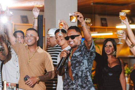 “Brega do Magnata”: cantor lança projeto solo de arrocha