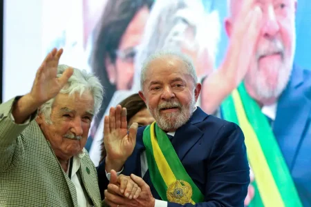 “A carne se vai e as ideias ficam”, diz Lula ao lamentar a morte de Pepe Mujica