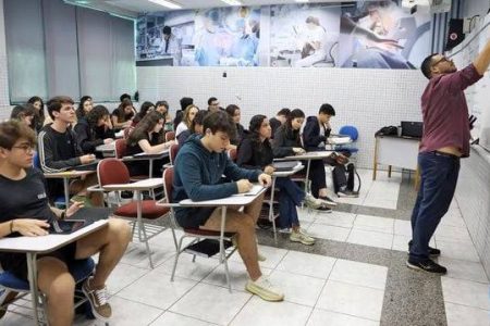 MEC divulga nova política de ensino a distância; cinco cursos não poderão mais ser 100% EAD