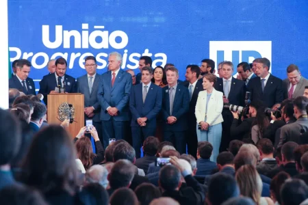 Fusão e federações reduzem número de partidos em 30% no Brasil