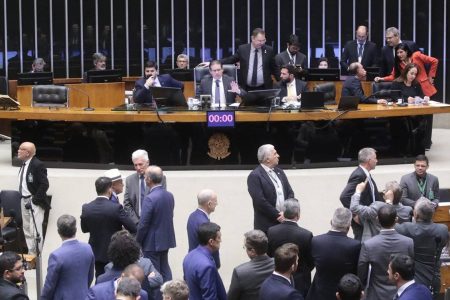 Datafolha: 76% dos brasileiros rejeitam aumento no número de deputados federais