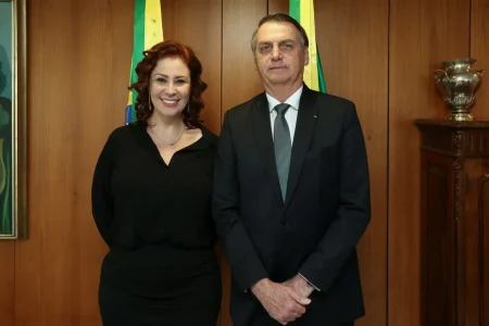 PF intima Bolsonaro para depor também no inquérito contra Zambelli