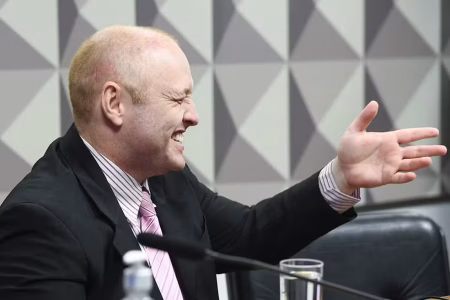 Hacker que invadiu sistema do CNJ joga bola com Robinho e vira colega de réus famosos no ‘presídio das estrelas’