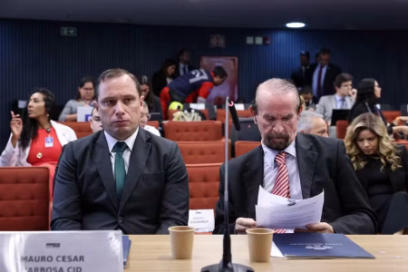 Mauro Cid confirma plano de golpe e diz que Bolsonaro leu minuta que previa prisão de ministros do STF Mauro Cid confirma plano de golpe e diz que Bolsonaro leu minuta que previa prisão de ministros do STF