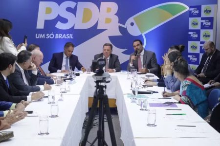 Convenção nacional do PSDB dá aval para união com Podemos