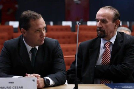 Mauro Cid afirma que Braga Netto lhe entregou sacola de vinho com dinheiro