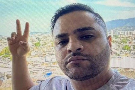Traficante conhecido como “Professor”, líder do Comando Vermelho, morre com tiro na cabeça no Rio