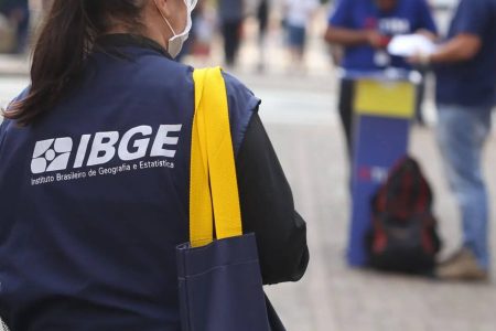 IBGE abre mais de 8 mil vagas temporárias com salários de até R$ 4 mil; inscrições vão até 1º de julho