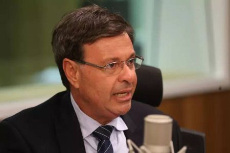 Ex-ministro Gilson Machado é preso em Recife Ex-ministro Gilson Machado é preso em Recife