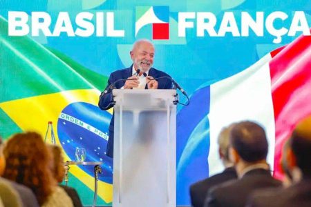 “Sei o quanto estou levando de volta”, diz Lula ao rebater críticas sobre gastos com viagens “Sei o quanto estou levando de volta”, diz Lula ao rebater críticas sobre gastos com viagens