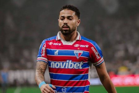 Vitória disputa a contratação de Calebe, atacante do Fortaleza