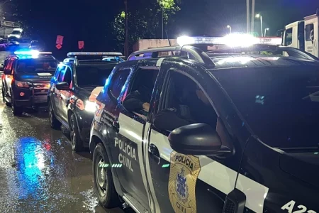 Eunápolis: Mulher é presa após abandonar enteada de 5 anos com perna engessada para usar drogas Eunápolis: Mulher é presa após abandonar enteada de 5 anos com perna engessada para usar drogas