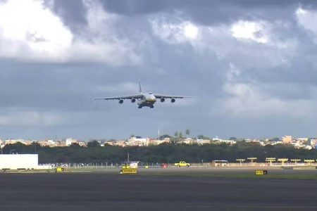 Avião da FAB tem pneu furado durante pouso no Aeroporto de Salvador