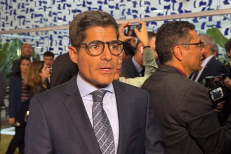 “Um governo que gasta muito e mal”, diz ACM Neto após União Brasil e PP fecharem questão contra aumento de impostos