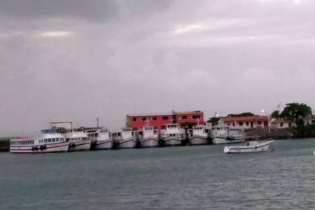 Travessia Salvador-Mar Grande segue suspensa pelo quarto dia devido ao mau tempo