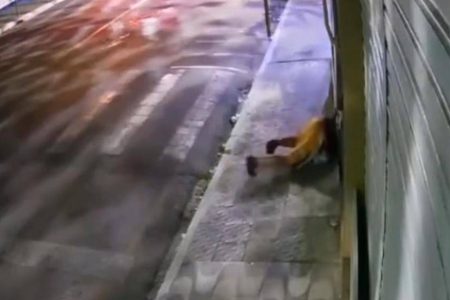 Homem arromba loja e furta celulares em Brumado