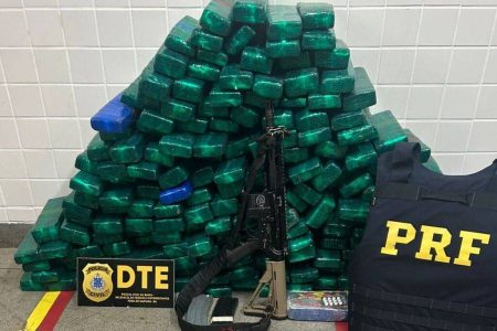 Três homens são presos em operação contra tráfico de drogas e armas em Feira de Santana