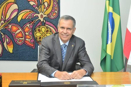 Câmara aprova projeto que inclui pessoas com autismo entre grupos prioritários de vacinação