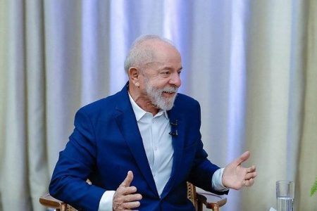 Lula propõe reação conjunta do Brics às novas tarifas dos EUA Lula propõe reação conjunta do Brics às novas tarifas dos EUA