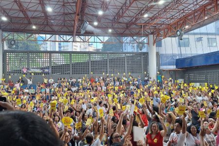 Professores da rede municipal de Salvador decidem manter a greve