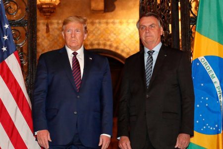 Trump publica mensagem em defesa de Bolsonaro: “Ele não é culpado de nada” Trump publica mensagem em defesa de Bolsonaro: “Ele não é culpado de nada”