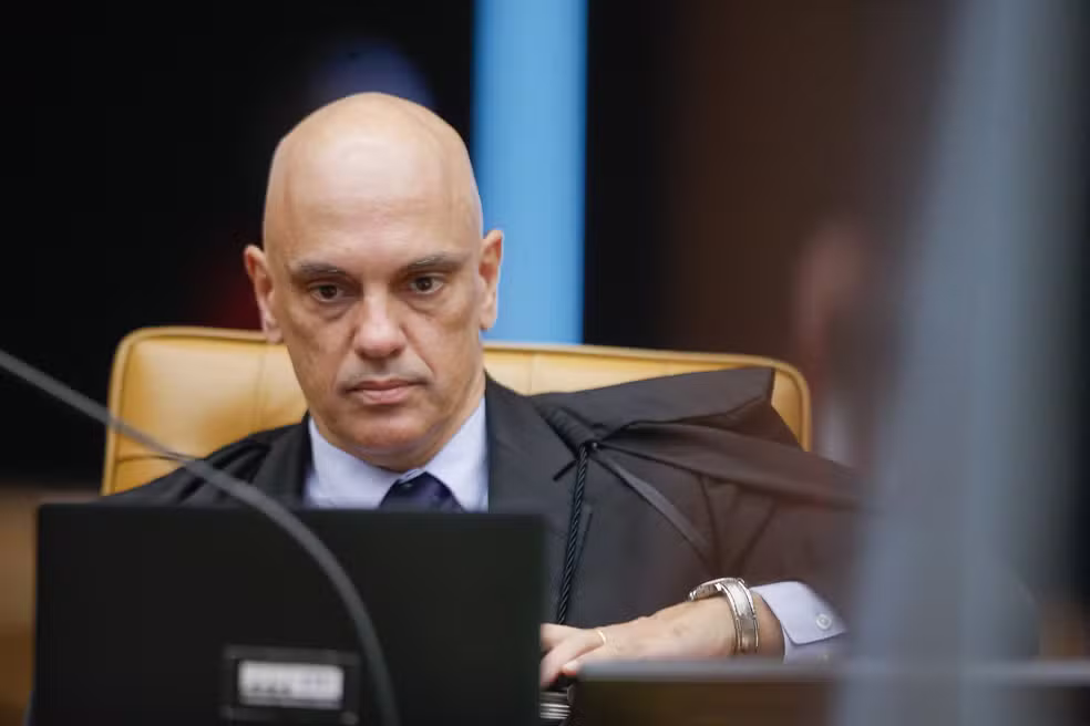 Oposição reúne assinaturas e deve protocolar pedido de impeachment contra Alexandre de Moraes no Senado Oposição reúne assinaturas e deve protocolar pedido de impeachment contra Alexandre de Moraes no Senado