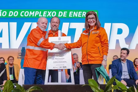 Lula diz que presidente da Petrobras parece ‘frágil’ e ‘bobinha’, mas elogia competência: ‘Tem veneno’