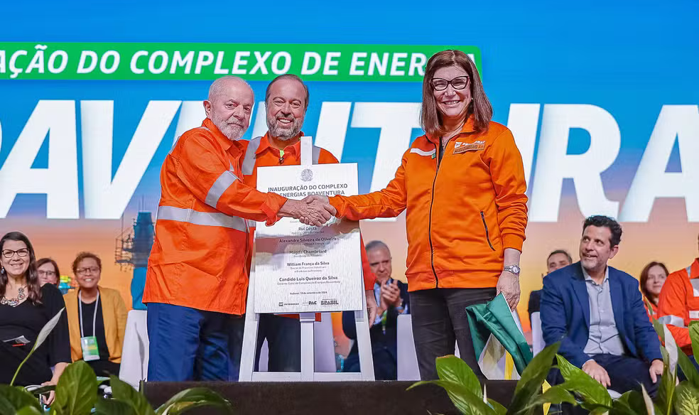 Lula diz que presidente da Petrobras parece ‘frágil’ e ‘bobinha’, mas elogia competência: ‘Tem veneno’ Lula diz que presidente da Petrobras parece ‘frágil’ e ‘bobinha’, mas elogia competência: ‘Tem veneno’