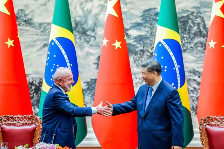 Lula faz aceno à China e diz que se EUA não quiserem comprar do Brasil, venderá para outros