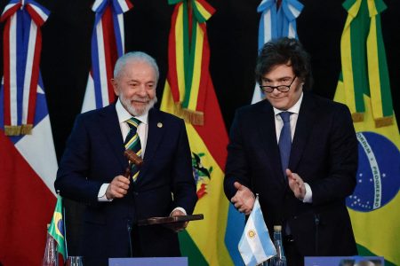 Lula rebate críticas de Milei e diz que Mercosul protege países do bloco Lula rebate críticas de Milei e diz que Mercosul protege países do bloco