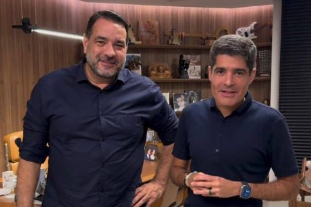 Após ser “puxado” para foto com Jerônimo, líder da oposição visita Neto e afasta rumores de adesão
