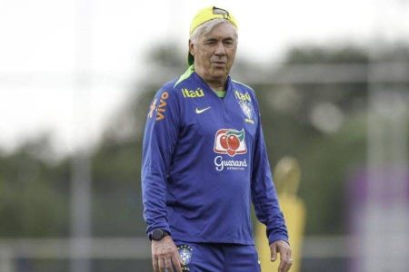 Repórter pergunta qual seria o melhor presente para Ancelotti: Neymar recuperado ou o hexa?