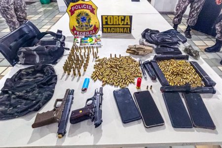 PF e Força Nacional apreendem arsenal em território indígena no extremo sul da Bahia