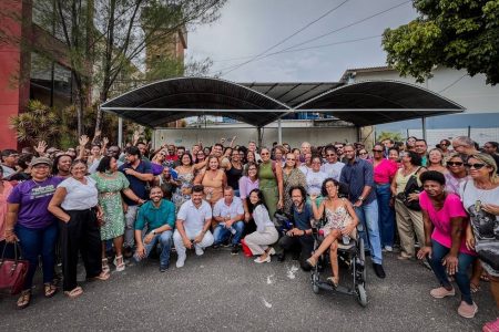 Após protesto e revolta das mães de alunos, sindicato encerra greve dos professores de Lauro de Freitas