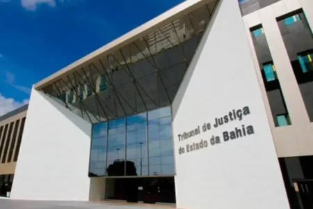 Justiça aumenta multa diária à APLB, determina desconto imediato e bloqueio de contribuições sindicais do Estado Justiça aumenta multa diária à APLB, determina desconto imediato e bloqueio de contribuições sindicais do Estado