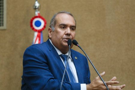 Sandro Régis diz que pressa do governo em votações transforma Alba em “puxadinho do Executivo” Sandro Régis diz que pressa do governo em votações transforma Alba em “puxadinho do Executivo”