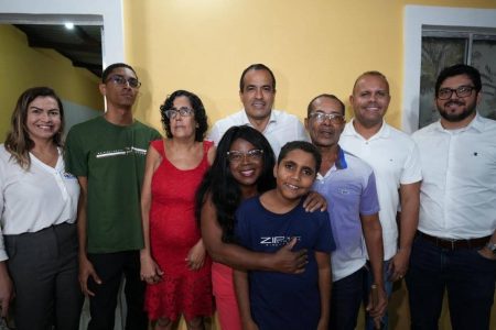 Prefeitura de Salvador entrega 100 casas reformadas pelo Morar Melhor em Plataforma