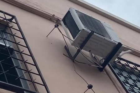 Homem morre perfurado por grades ao tentar furtar igreja