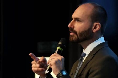 Motta envia ao Conselho de Ética pedidos de cassação contra Eduardo Bolsonaro Motta envia ao Conselho de Ética pedidos de cassação contra Eduardo Bolsonaro