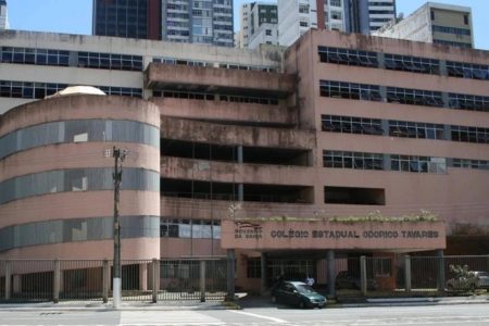 Após anúncio, governo recua e suspende leilão do prédio do Odorico Tavares Após anúncio, governo recua e suspende leilão do prédio do Odorico Tavares