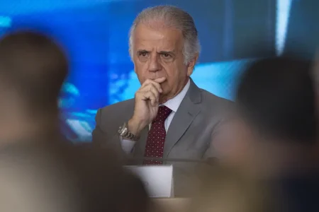 Moraes dispensa ministro da Defesa de depor em processo sobre tentativa de golpe