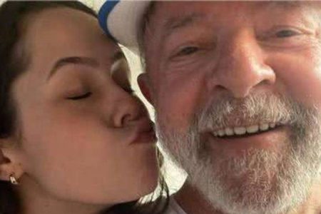 Bia Lula defende presidente em vídeo sobre taxação de Trump e privatização do PIX Bia Lula defende presidente em vídeo sobre taxação de Trump e privatização do PIX