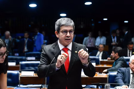 Líder do governo no Congresso diz que projeto sobre terras raras será votado em maio
