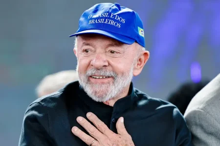 “Humanidade não quer mais seis por um”, diz Lula ao criticar escala de trabalho “Humanidade não quer mais seis por um”, diz Lula ao criticar escala de trabalho
