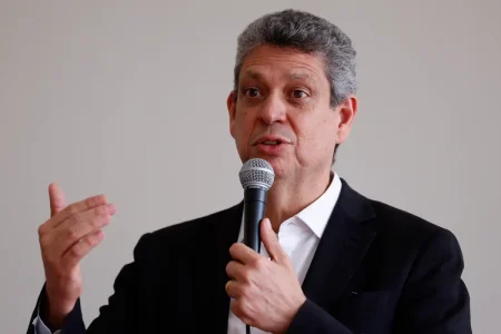 Governo defende justiça tributária e não alta de imposto, diz ministro